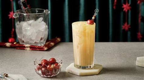 how-to-make-a-classic-snowball-cocktail-cbc-life image