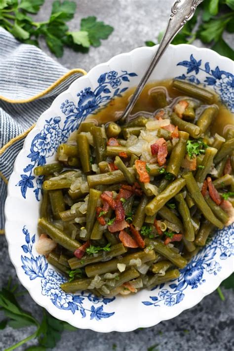 southern-style-green-beans-the-seasoned-mom image