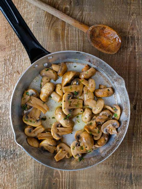 mushrooms-with-garlic-and-sherry-recipe-leites image