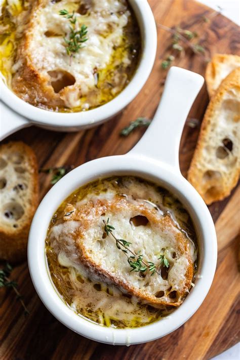 vegetarian-french-onion-soup-food-with-feeling image