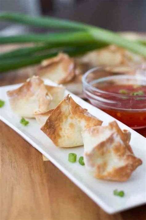 air-fryer-cream-cheese-wontons-how-to-fold-2-easy-ways image