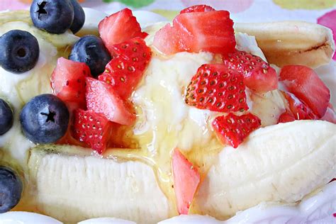 frozen-greek-yogurt-banana-split-recipe-kudos-kitchen image