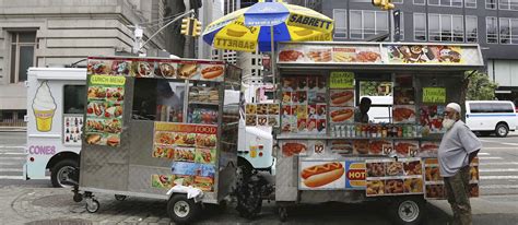 soft-pretzel-traditional-street-food-from-new-york image