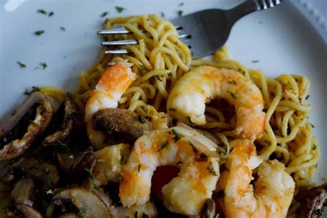keto-shrimp-stir-fry-with-shirataki-noodles-low-carb image