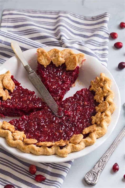 cranberry-pie-recipe-with-fresh-cranberries-baked-by-an image