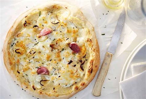 rosemary-red-onion-pizza-recipe-leites-culinaria image