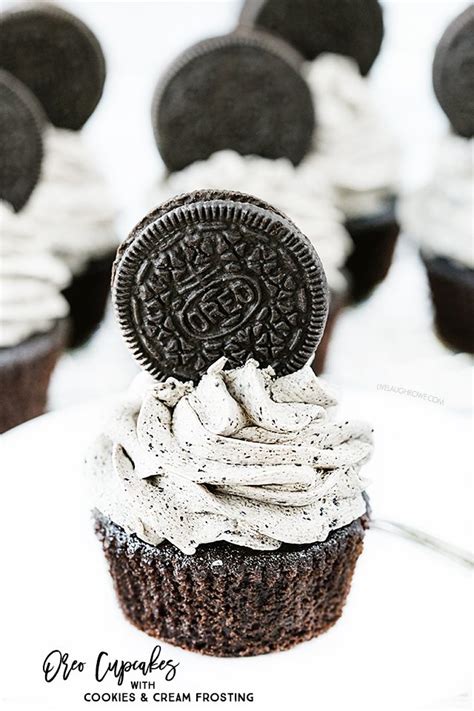 oreo-cupcakes-with-cookies-and-cream-frosting-live image