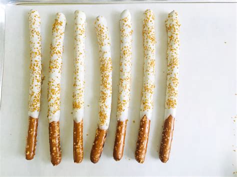 chocolate-covered-pretzel-rods-recipe-and-tutorial-windy-city image