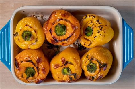 lebanese-style-stuffed-peppers-recipe-absolutenom image
