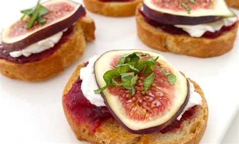 fig-cranberry-goats-cheese-crostini-roots image