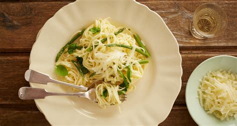 pasta-with-eggs-and-asparagus-food24 image