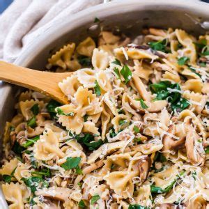 creamy-mushroom-and-spinach-pasta-spoonful-of-flavor image