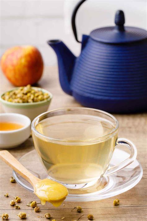 apple-cider-vinegar-honey-and-ginger-detox-tea-3 image
