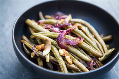 roasted-green-beans-with-onions-and-walnuts image