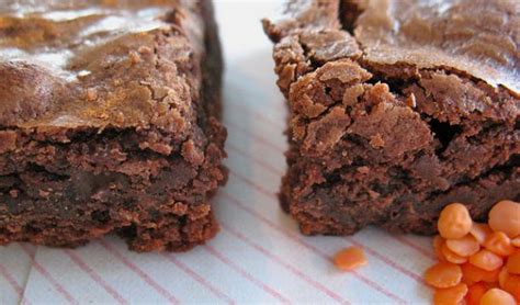 chocolate-lentil-brownies-yummymummyclubca image
