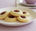 shortbread-cookies-with-strawberry-jam-filling-tesco image