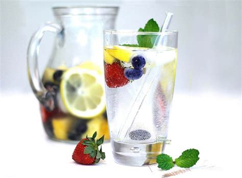 healthy-sparkling-infused-water-recipes-green image