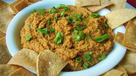 spicy-pinto-bean-hummus-with-chips image
