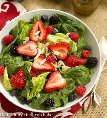 spinach-almond-and-berries-salad-that-skinny-chick image