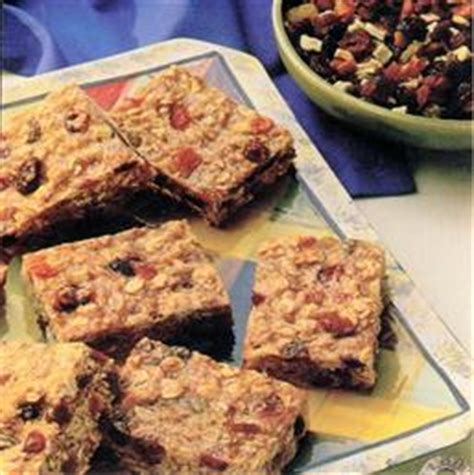 low-fat-chewy-fruit-and-oatmeal-bars image