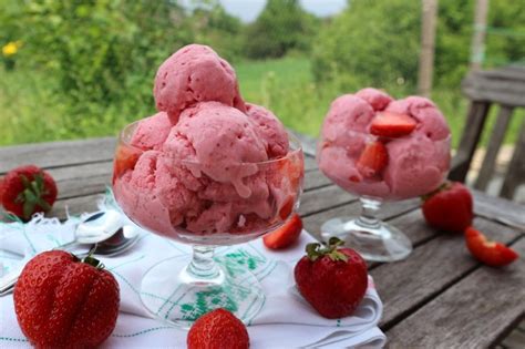 strawberry-yogurt-ice-cream-recipe-with-three image