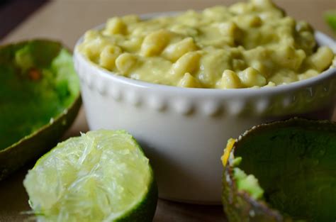 how-to-make-creamy-avocado-mac-n-cheese-spoon image