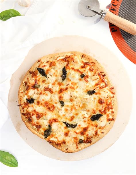 garlic-chicken-white-pizza-pizza-bianca image