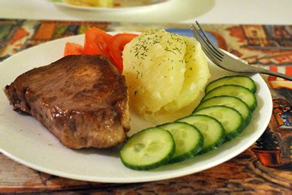 pork-chops-with-red-wine-sauce-mydeliciousmealscom image
