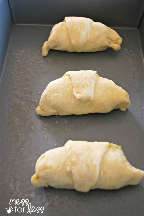 crescent-roll-recipes-cheesy-pesto-crescents-mess image