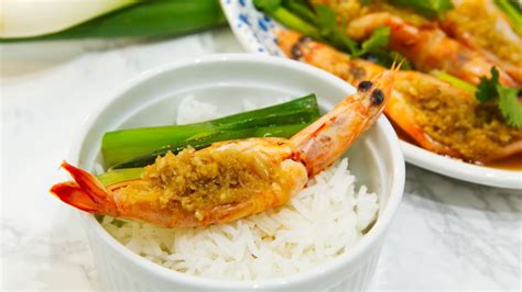 steamed-prawns-with-garlic-southeast-asian image