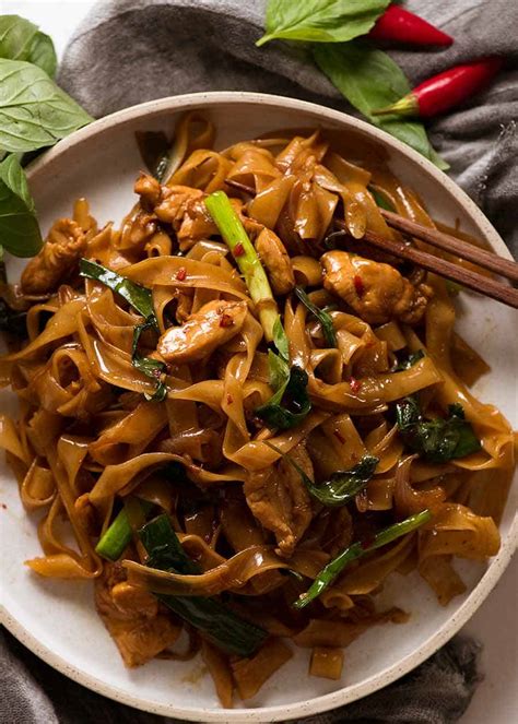 thai-drunken-noodles-pad-kee-mao-recipetin-eats image