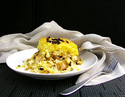 persian-layered-chicken-and-rice-with-yogurt-tachin image