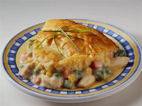 bisquick-chicken-or-tuna-pot-pie-keeprecipes image