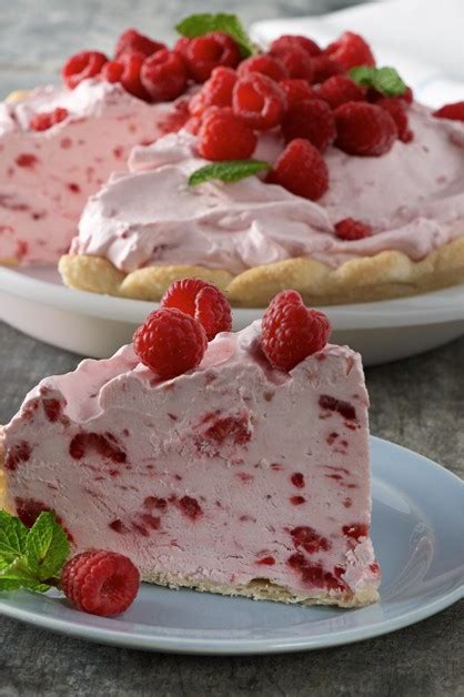 raspberry-cream-pie-recipe-with-sour-cream-daisy image