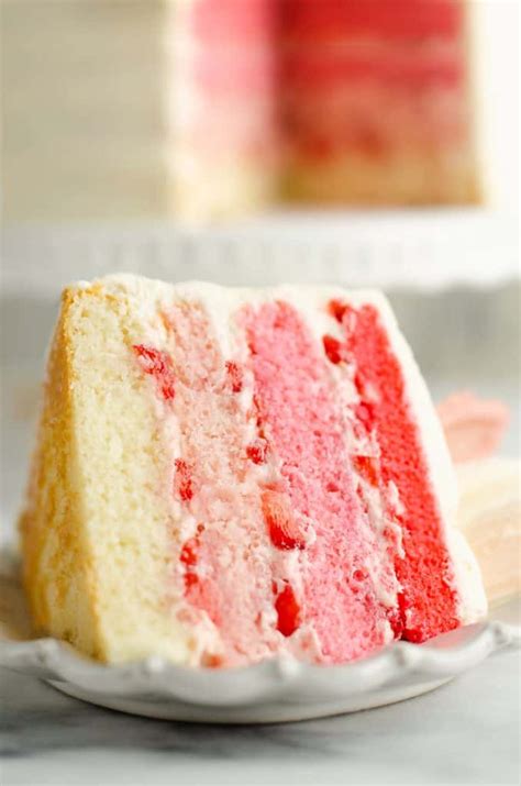 fresh-strawberry-ombre-cake-thecreativebitecom image