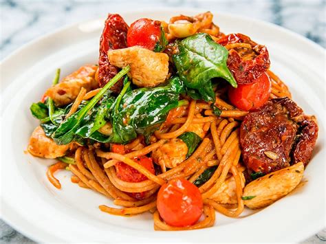 chicken-tomato-and-spinach-spaghetti-so-delicious image