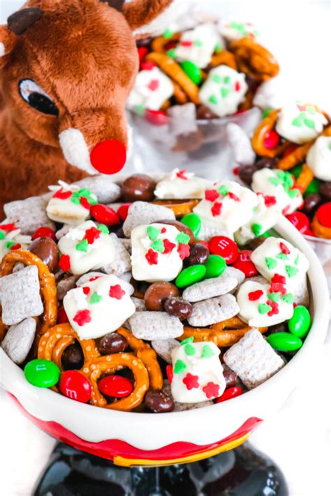 reindeer-food-snack-mix-big-bears-wife image