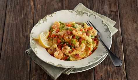 smoky-shrimp-and-grits-recipe-instructions-college-inn image