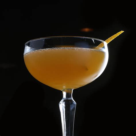 satans-whiskers-straight-cocktail-recipe-diffords image