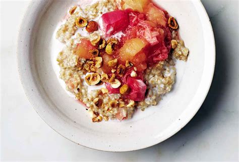 steel-cut-oats-with-rhubarb-applesauce-leites image