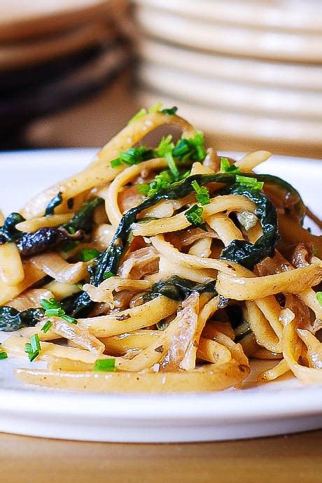 creamy-mushroom-and-spinach-pasta-with image