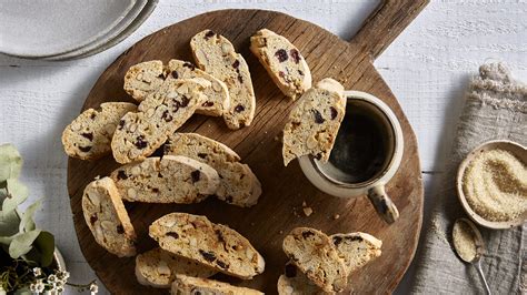 almond-white-chocolate-and-cranberry-biscotti-the image