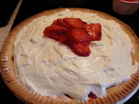strawberry-marshmallow-pie-bigovencom image