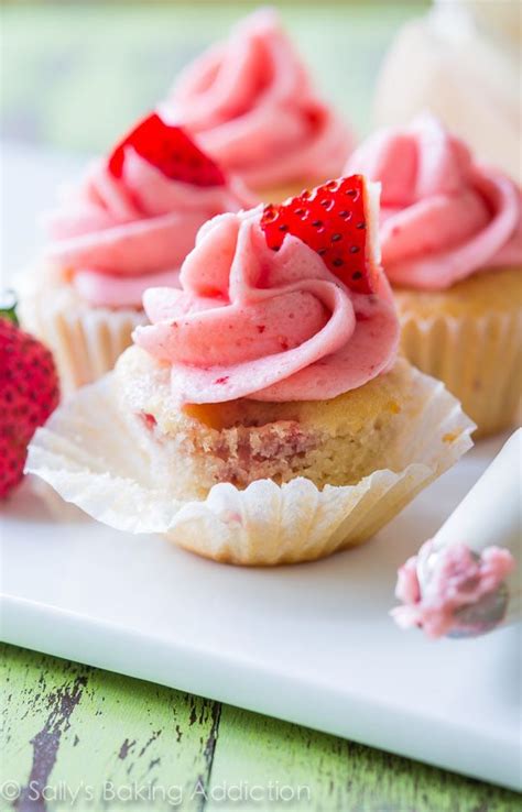 strawberry-cupcakes-with-strawberry-buttercream image