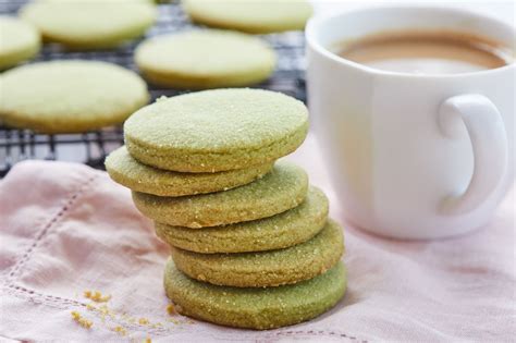 delicate-sweet-matcha-shortbread-cookies-bigger image