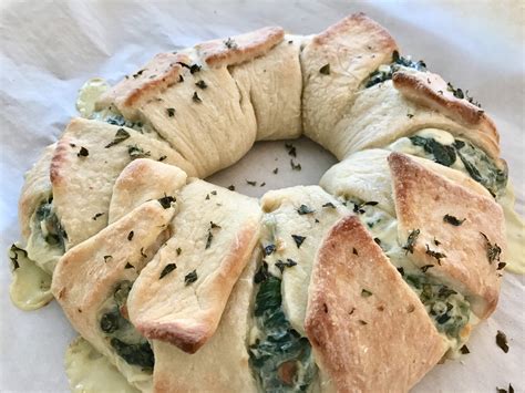 ring-a-ding-ding-garlic-cheese-spinach-ring image