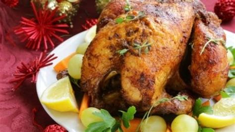 perfect-whole-turkey-in-an-electric-roaster-oven-food image