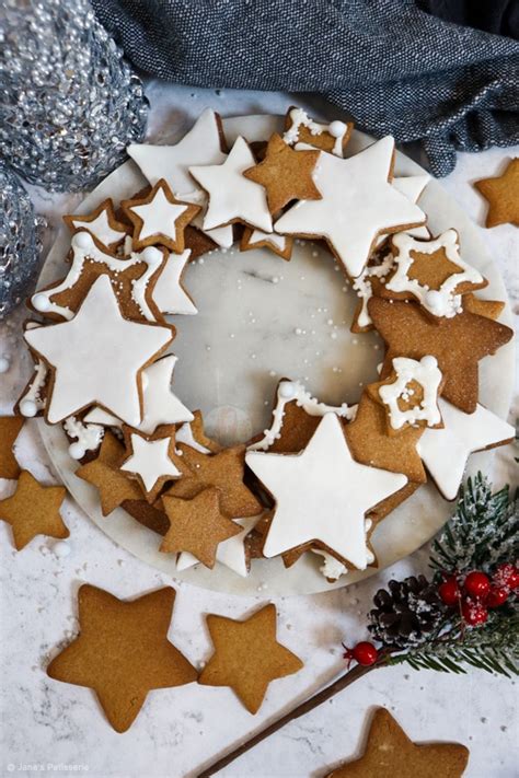 gingerbread-cookie-wreath-janes-patisserie image
