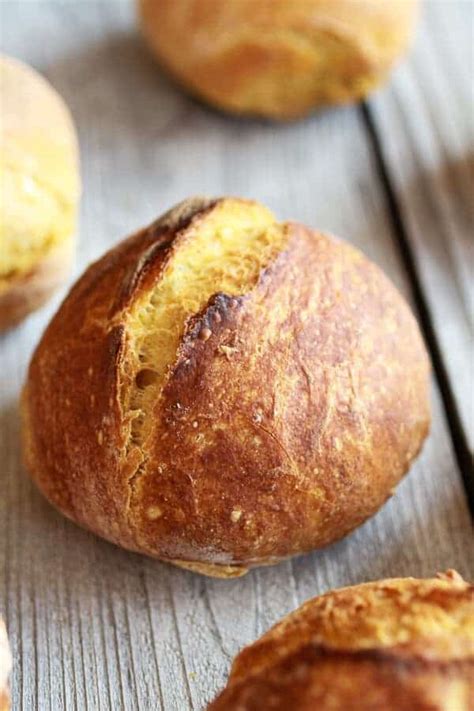 super-easy-crusty-no-knead-pumpkin-bread image