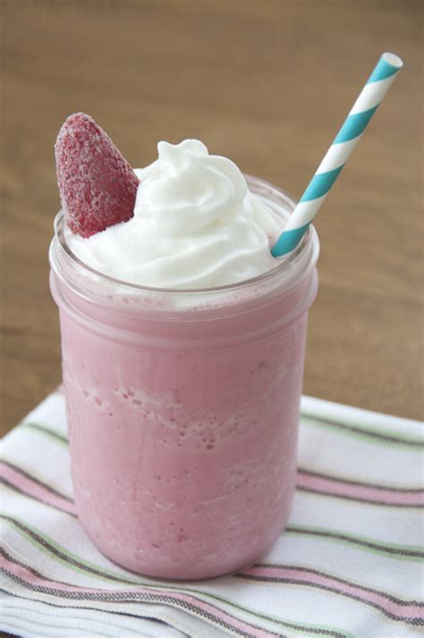 strawberries-and-cream-blended-drink-wishes-and image